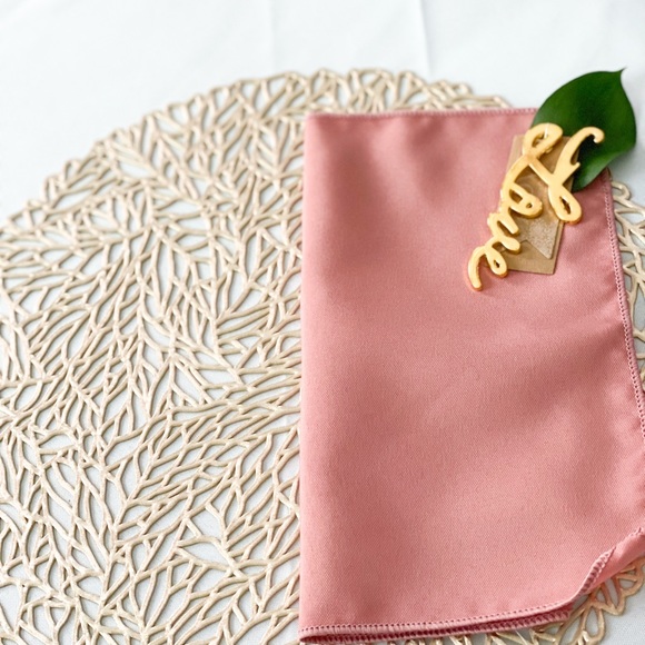 60 Vinyl Metallic Gold Placemats, 14.5” round - Picture 3 of 3